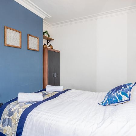 Coronation House By Yourstays - 3 Bedroom House In Newcastle-Under-Lyme Stoke-on-Trent Eksteriør billede