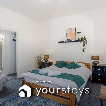 Coronation House By Yourstays - 3 Bedroom House In Newcastle-Under-Lyme Stoke-on-Trent Eksteriør billede