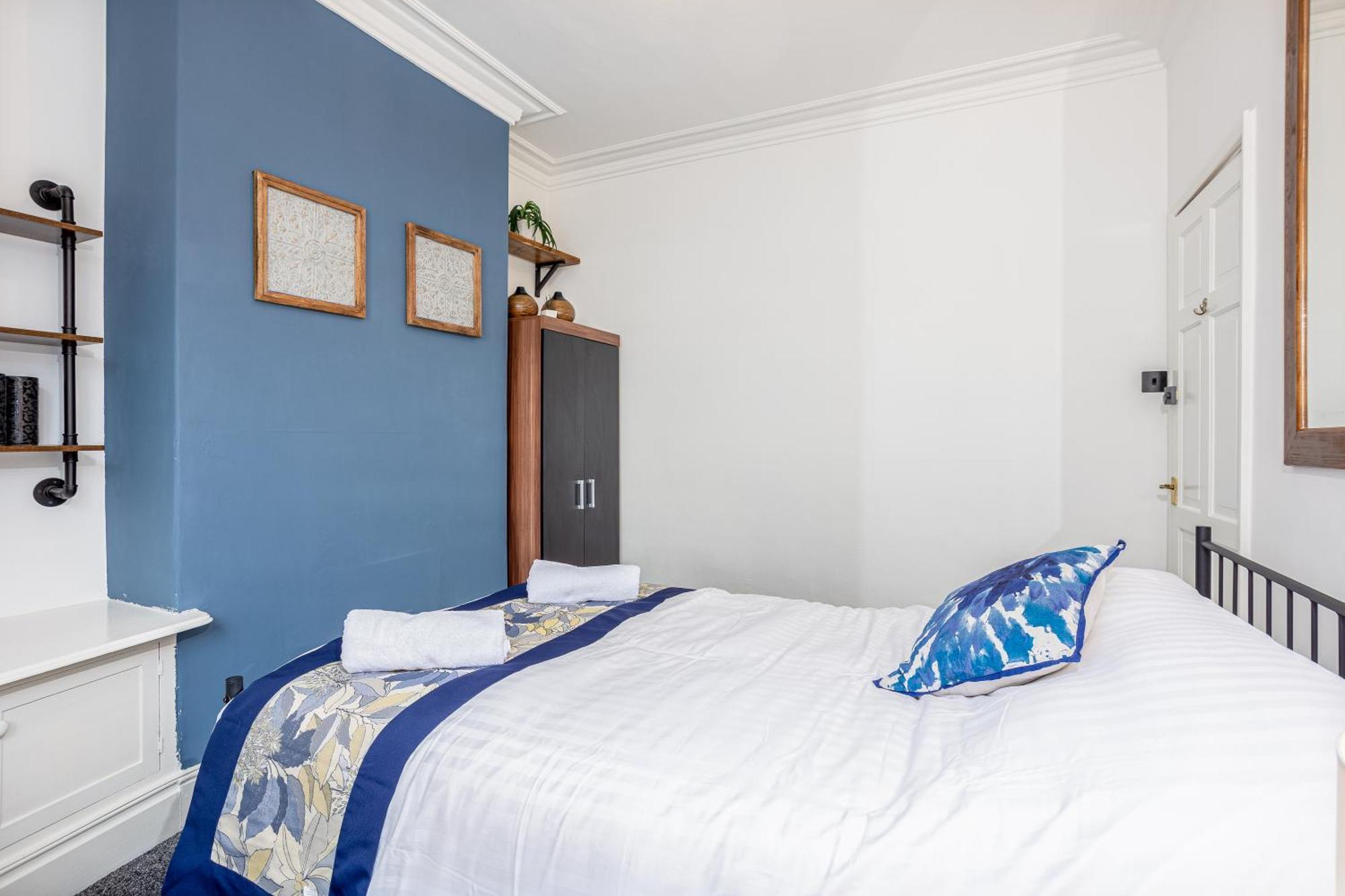 Coronation House By Yourstays - 3 Bedroom House In Newcastle-Under-Lyme Stoke-on-Trent Eksteriør billede