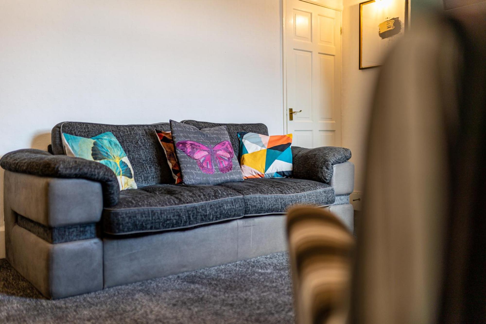 Coronation House By Yourstays - 3 Bedroom House In Newcastle-Under-Lyme Stoke-on-Trent Eksteriør billede