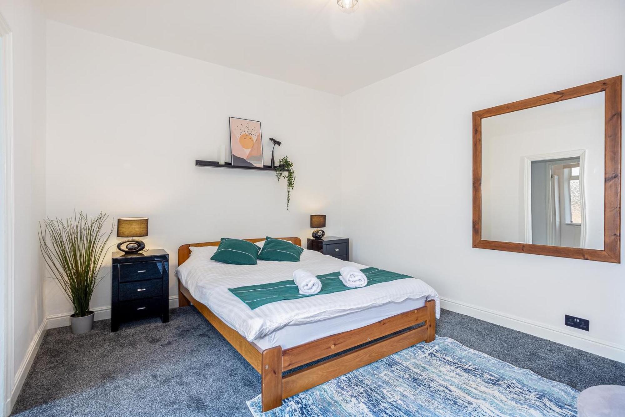 Coronation House By Yourstays - 3 Bedroom House In Newcastle-Under-Lyme Stoke-on-Trent Eksteriør billede