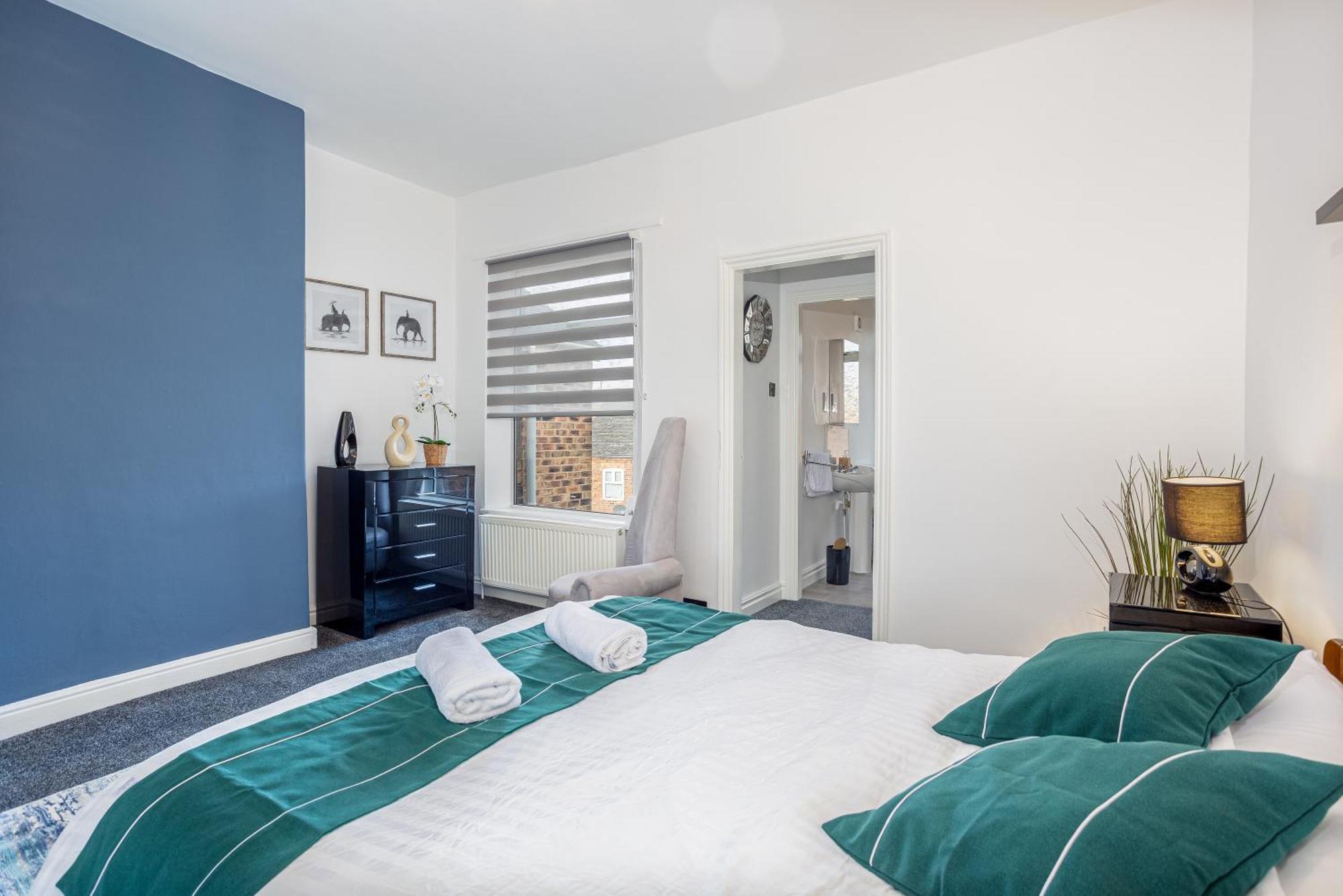 Coronation House By Yourstays - 3 Bedroom House In Newcastle-Under-Lyme Stoke-on-Trent Eksteriør billede