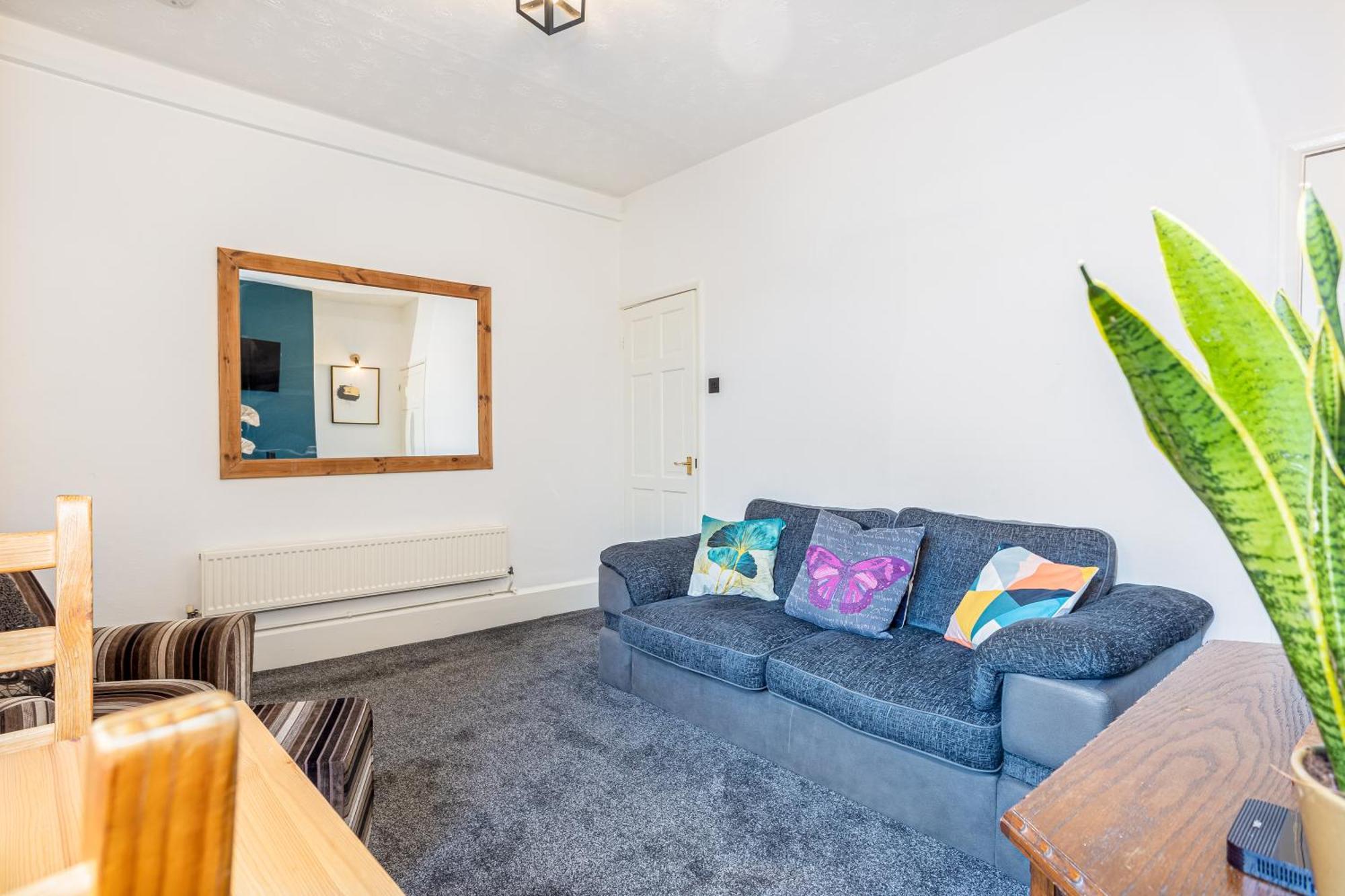 Coronation House By Yourstays - 3 Bedroom House In Newcastle-Under-Lyme Stoke-on-Trent Eksteriør billede