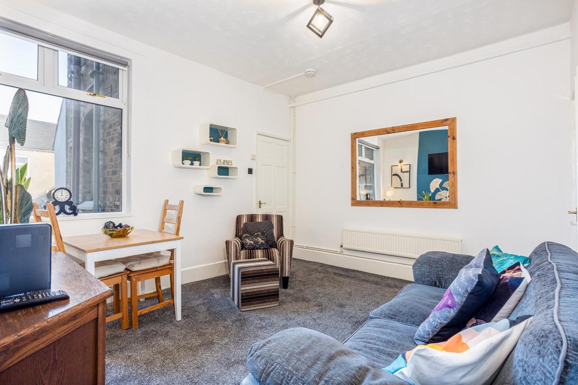 Coronation House By Yourstays - 3 Bedroom House In Newcastle-Under-Lyme Stoke-on-Trent Eksteriør billede