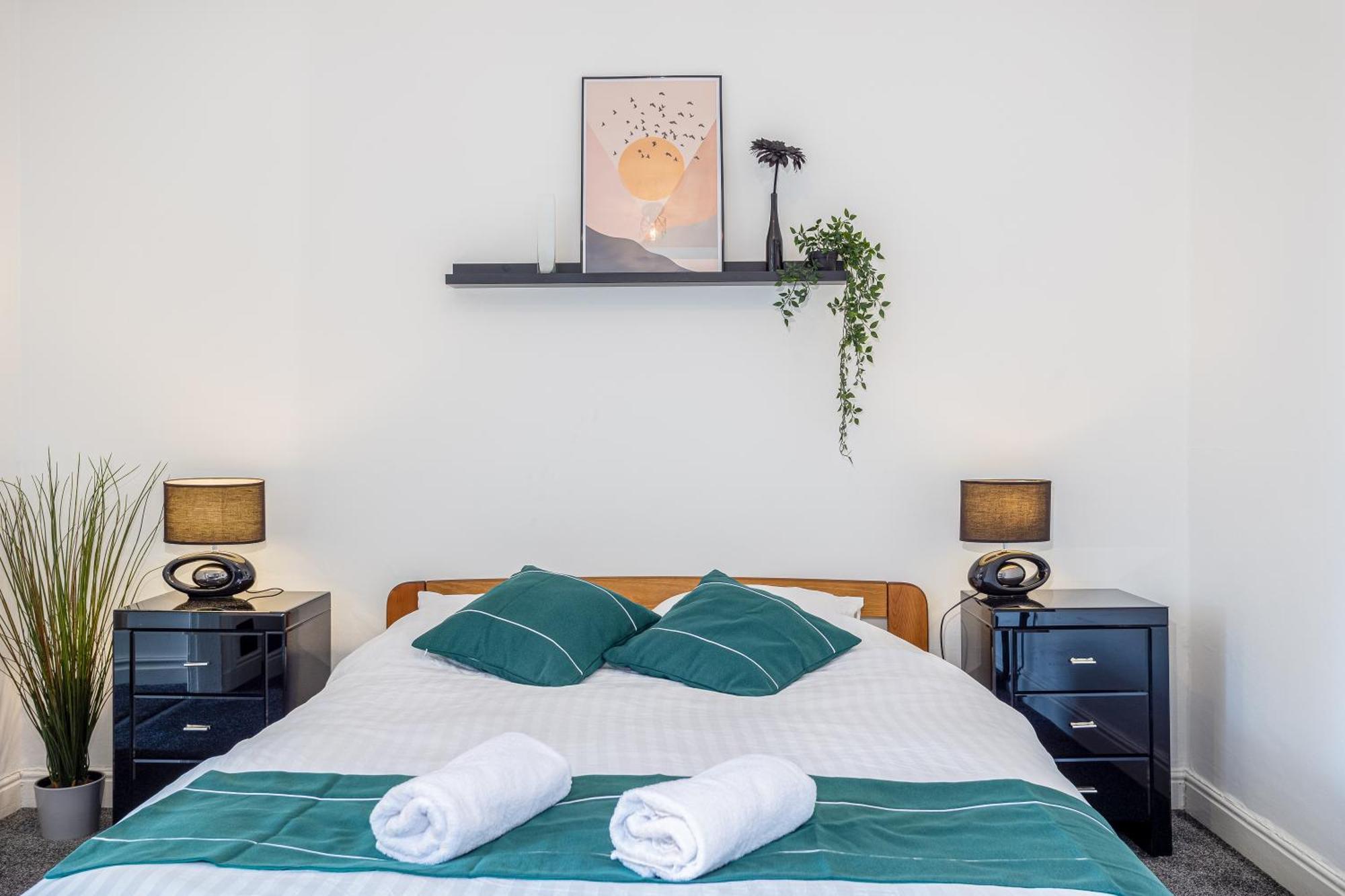 Coronation House By Yourstays - 3 Bedroom House In Newcastle-Under-Lyme Stoke-on-Trent Eksteriør billede