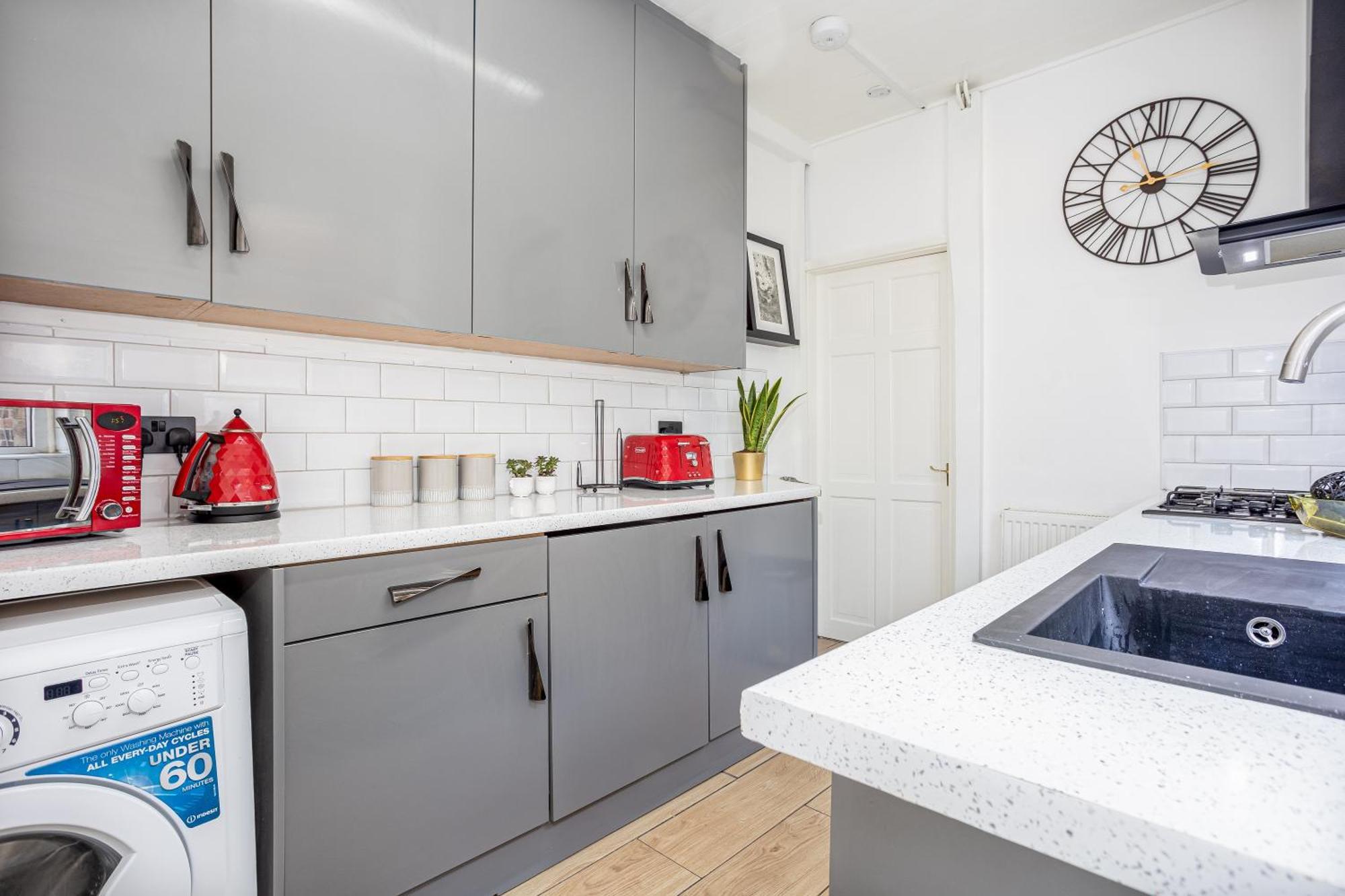Coronation House By Yourstays - 3 Bedroom House In Newcastle-Under-Lyme Stoke-on-Trent Eksteriør billede
