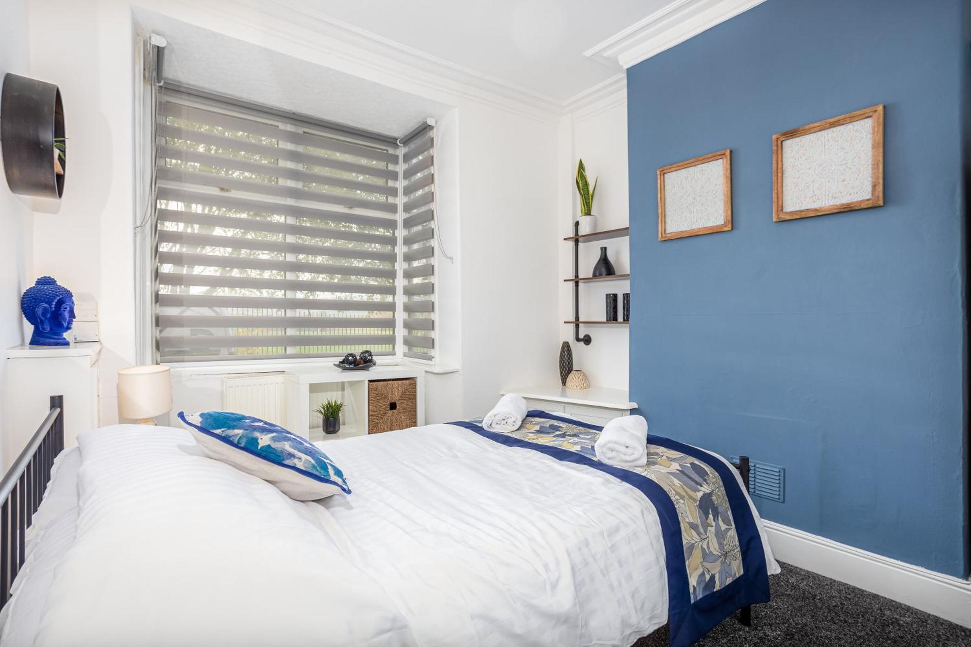 Coronation House By Yourstays - 3 Bedroom House In Newcastle-Under-Lyme Stoke-on-Trent Eksteriør billede
