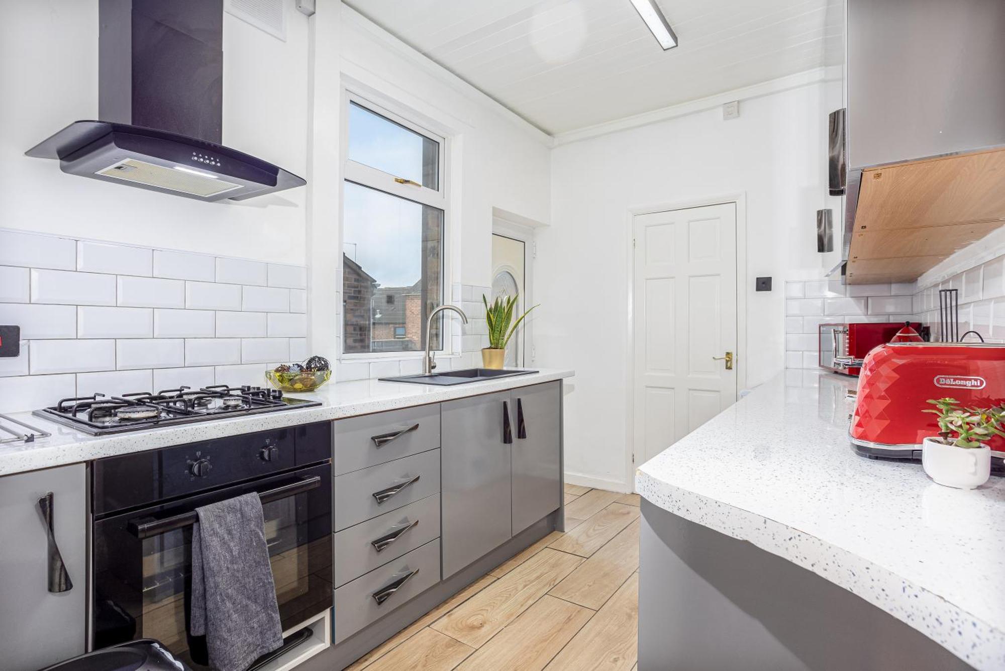 Coronation House By Yourstays - 3 Bedroom House In Newcastle-Under-Lyme Stoke-on-Trent Eksteriør billede